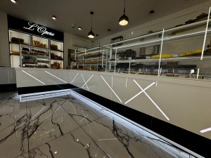 conception et fabrication de vitrine réfrigérée sur mesure