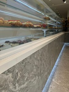 Vitrine sur mesure pour boulangerie - CONCEPT VITRINE